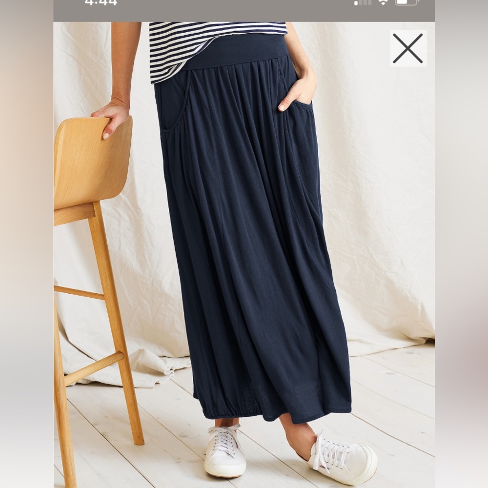 Garnett Hill NWOT favorite knit skirt navy in petite small